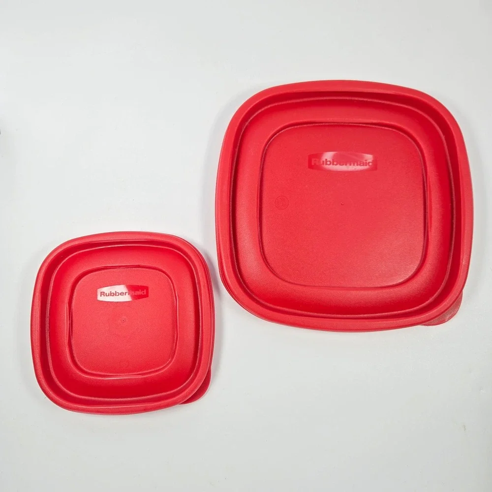 2 Rubbermaid Easy Find Lids 4.5
